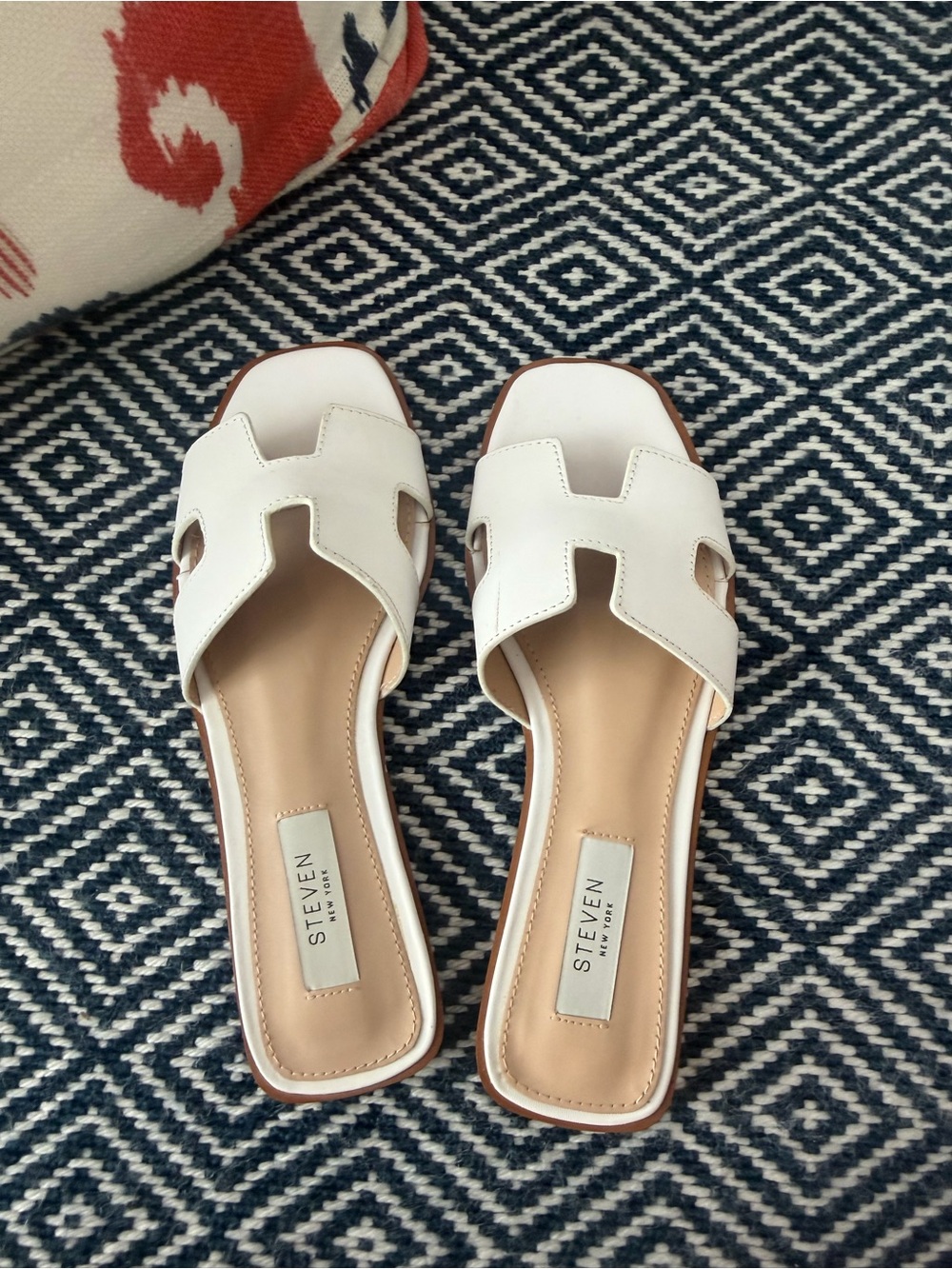 Steve Madden White Leather H-strap Slide Sandals - Picture 3 of 4